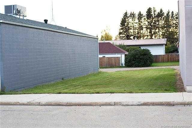 5106 50 Street, Eckville, AB