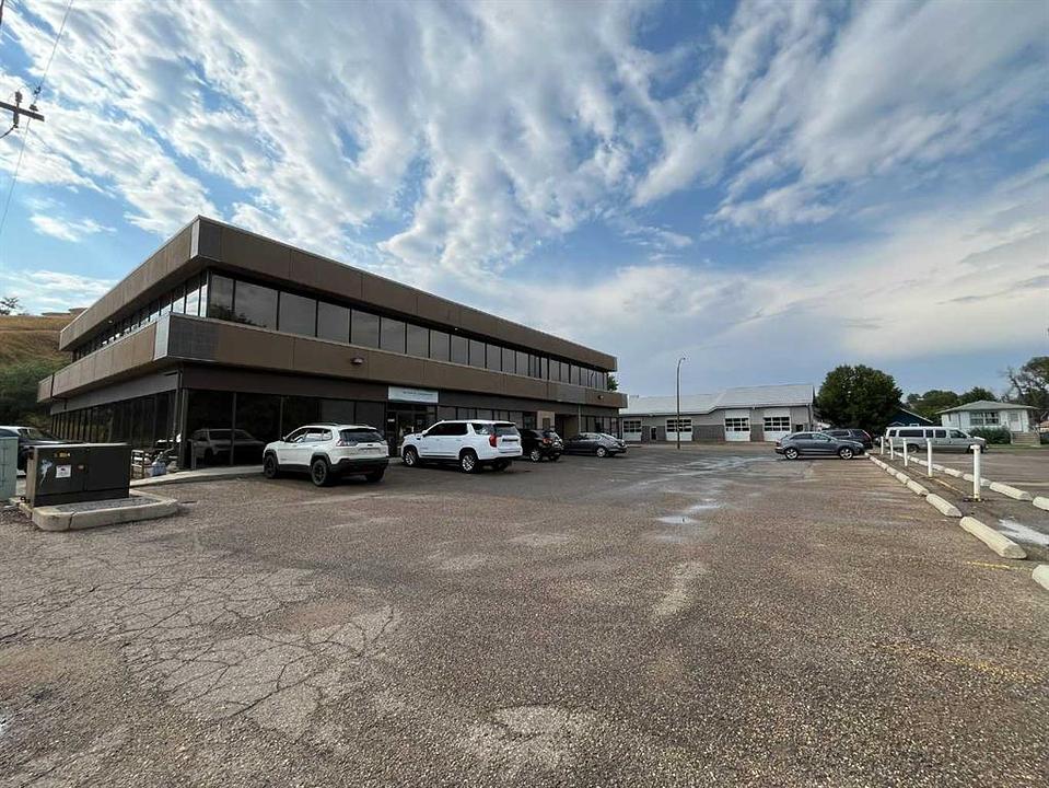 101 - 1111 Kingsway Avenue Southeast, Medicine Hat, AB