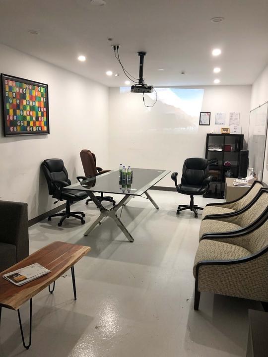 11 - 10 Falconer Drive, Mississauga, ON