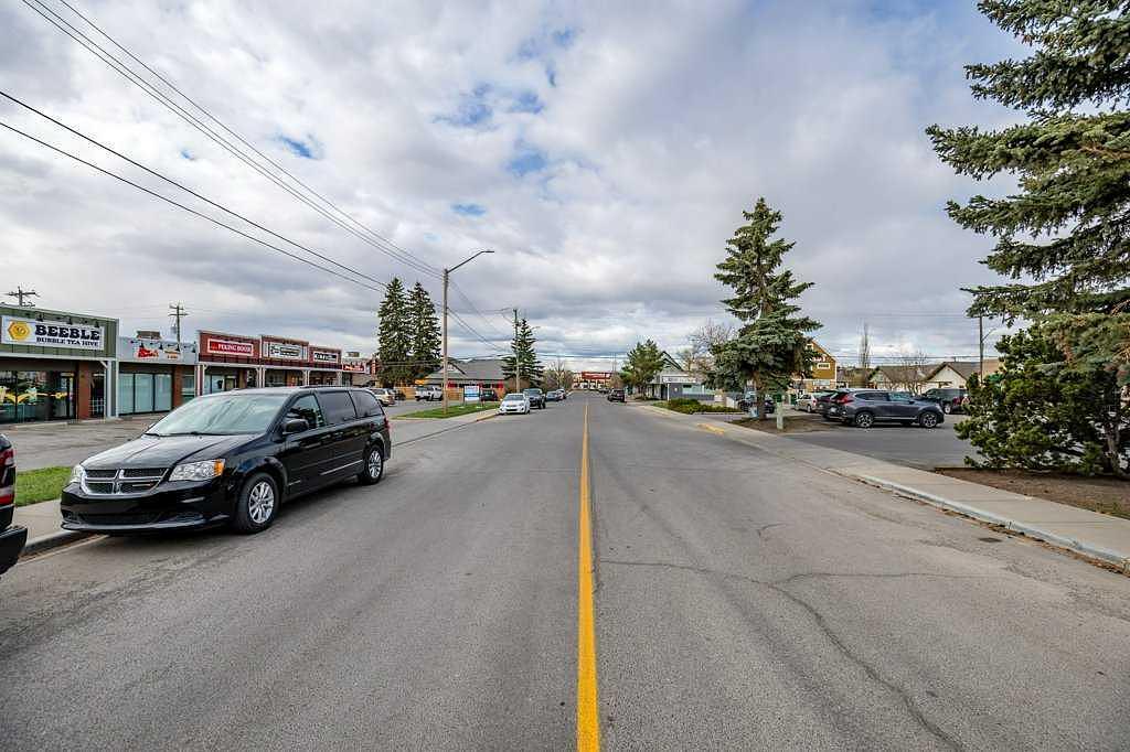 115b 4 Avenue West, Cochrane, AB