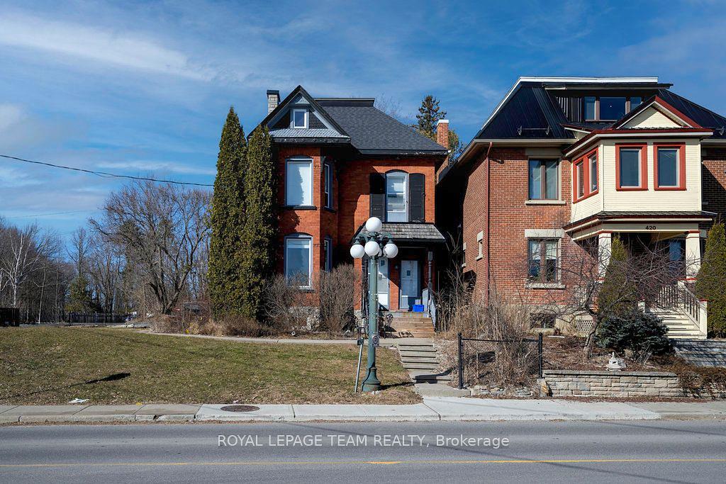 422 Donald B. Munro Drive, Ottawa, ON