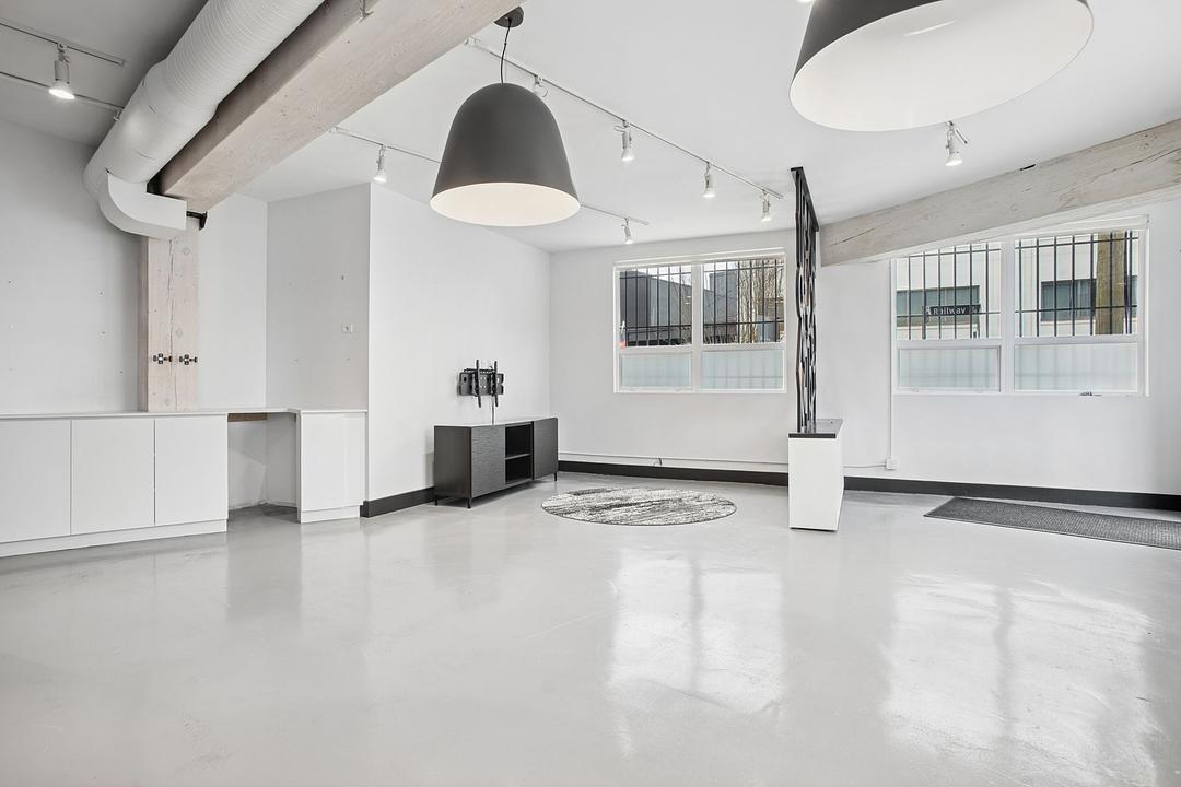 37 Dunlevy Avenue, Vancouver, BC