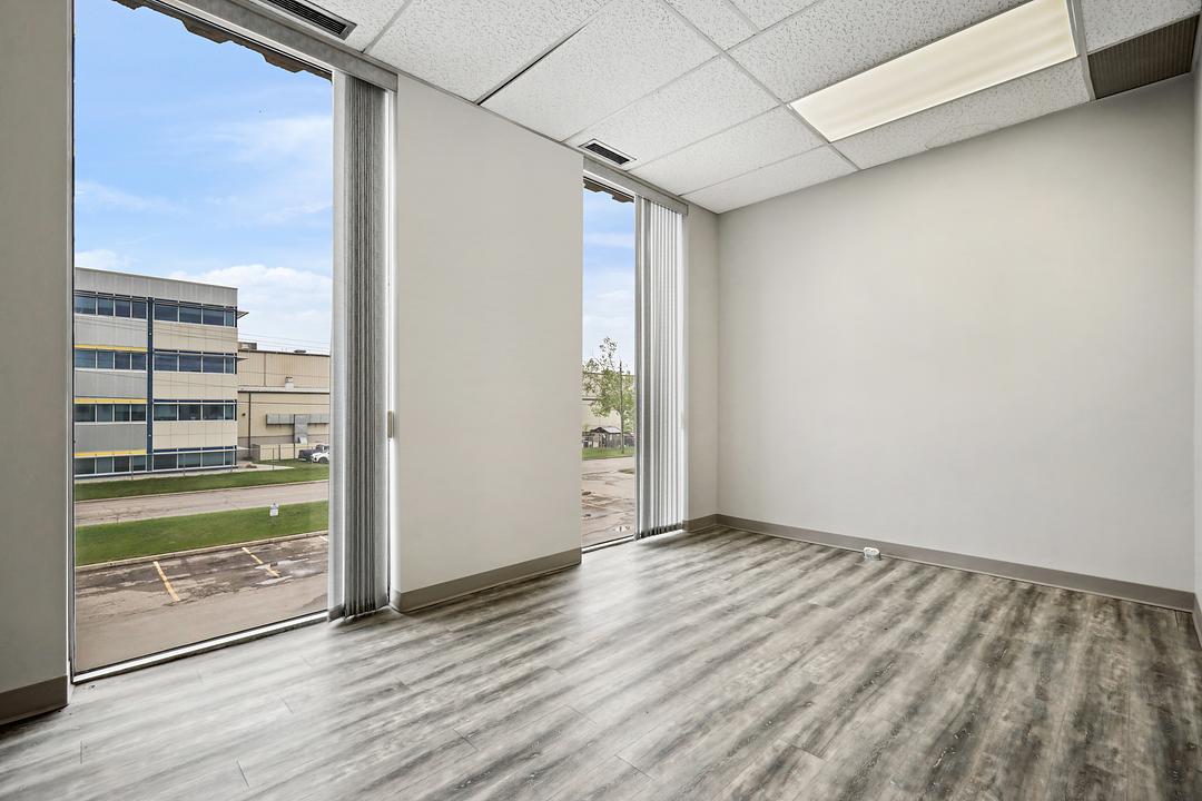 102 - 4441 76 Avenue Southeast, Calgary, AB