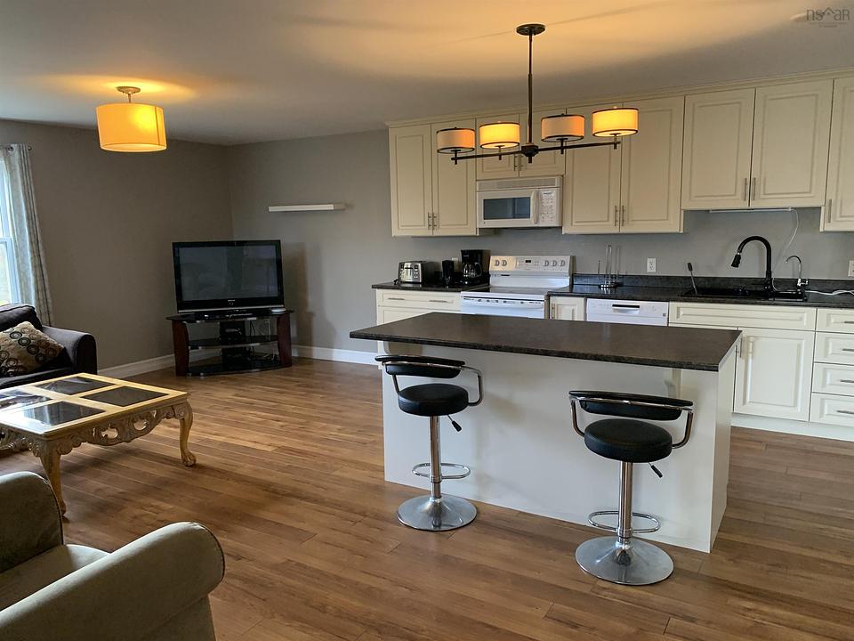 1423 Fall River Road, Fall River, NS