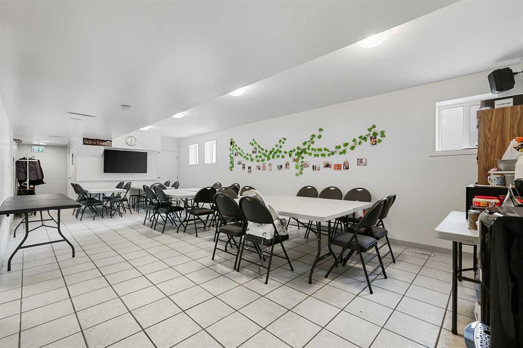 232 8A Street Northeast, Calgary, AB