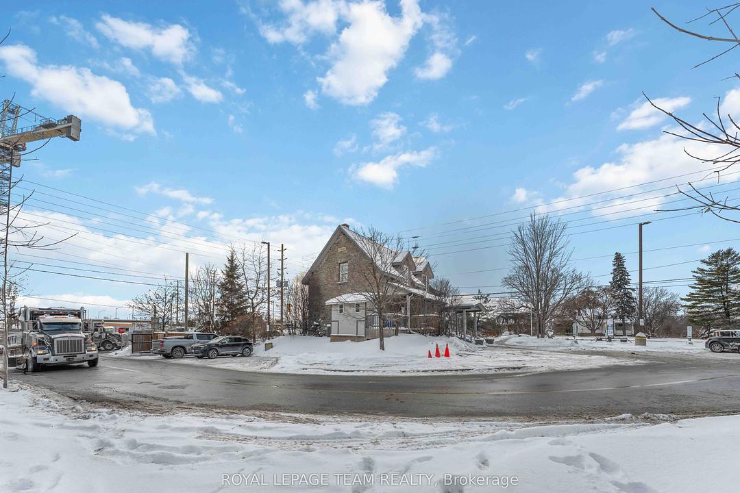 806 March Road, Ottawa, ON