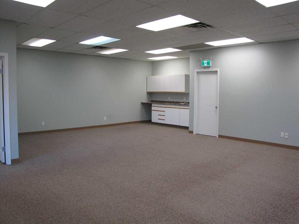 B - 4924 48 Avenue, Innisfail, AB