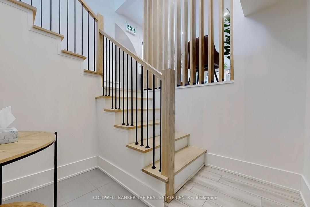 543 The Queensway South, Georgina, ON