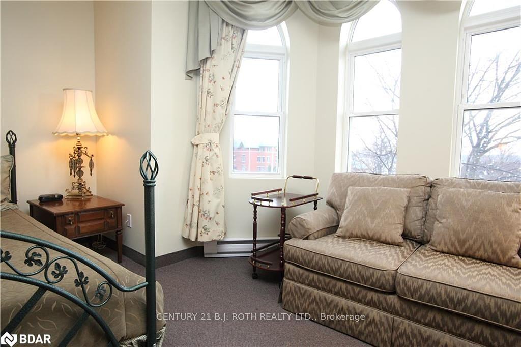 1 Berczy Street, Barrie, ON