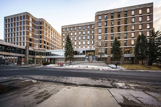 1000 Rue de Sérigny, Longueuil, QC