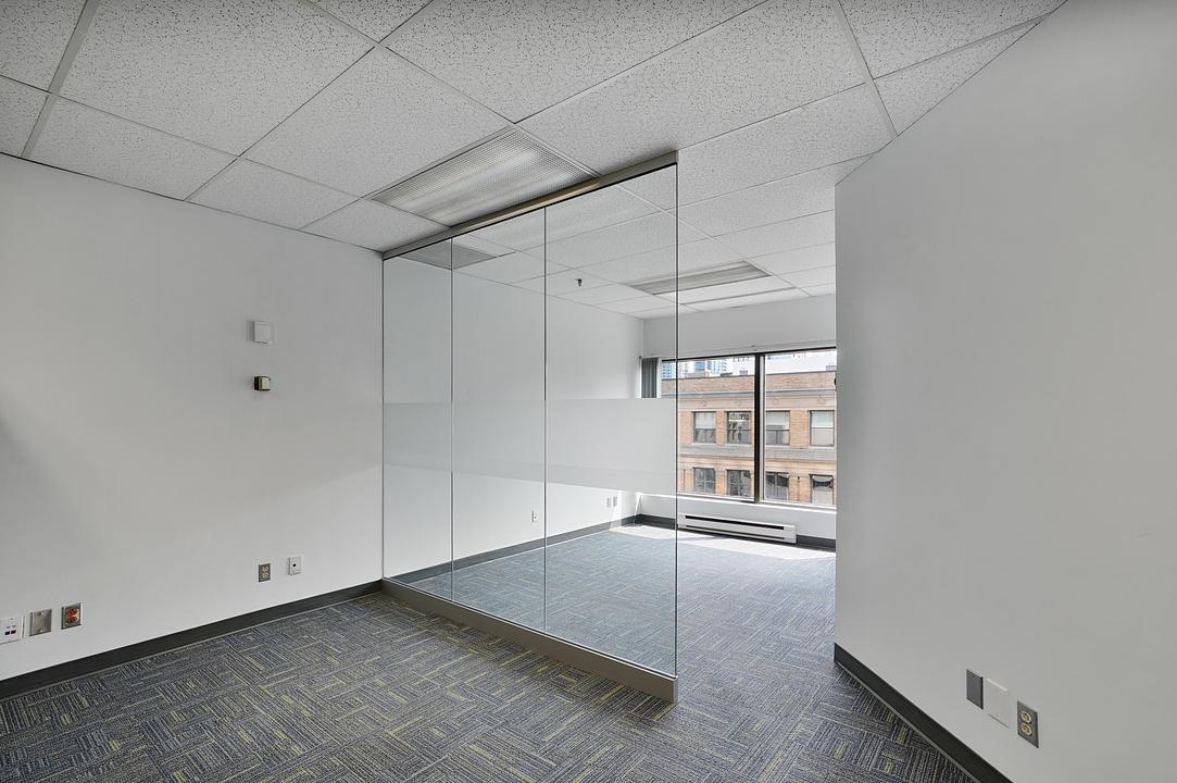 100 - 425 Boulevard de Maisonneuve, Montréal, QC