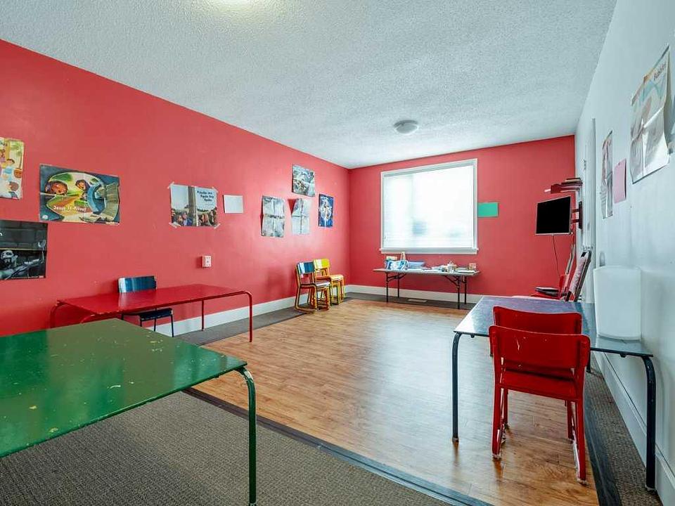 327 10 Street South, Lethbridge, AB