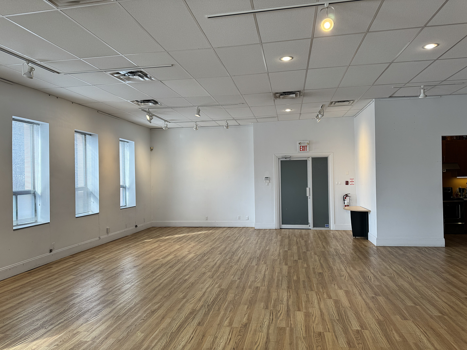 101 - 11 Davies Avenue, Toronto, ON