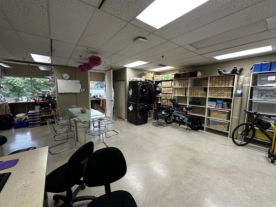 202 - 2609 Westview Dr, North Vancouver, BC