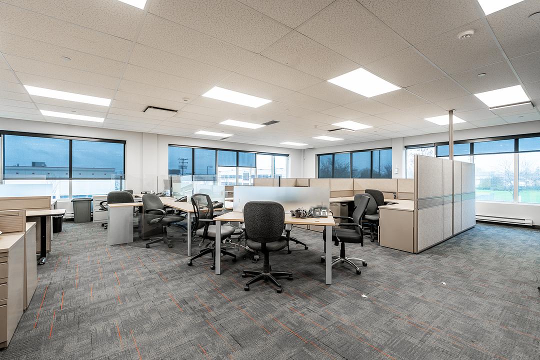 215 Avenue du Voyageur, Pointe-Claire, QC