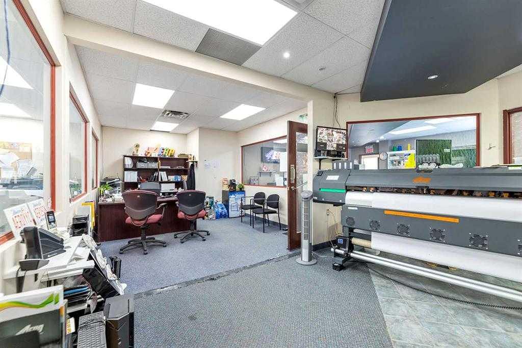 4852 50 Avenue Northeast, Calgary, AB