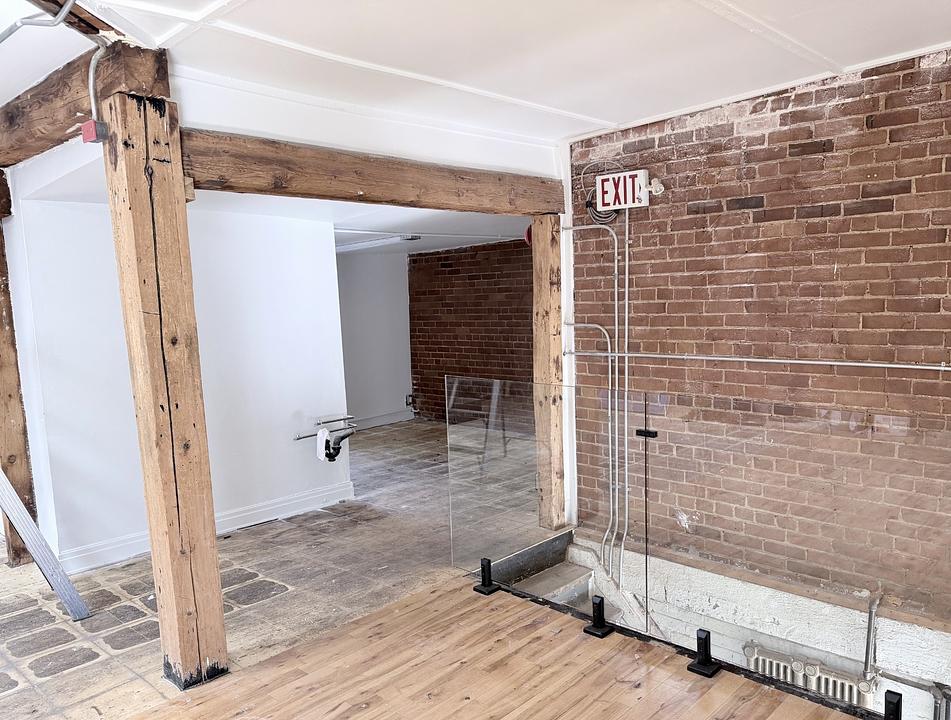 7 REAR - 531 Yonge St, Toronto, ON
