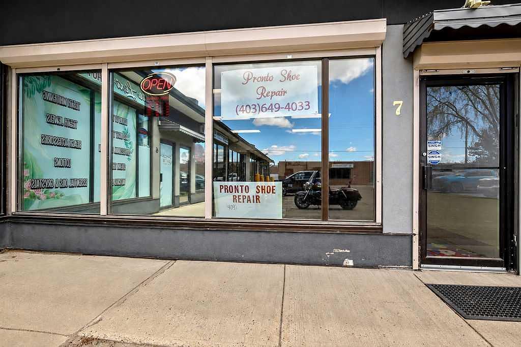 104 3 Avenue Southeast, High River, AB