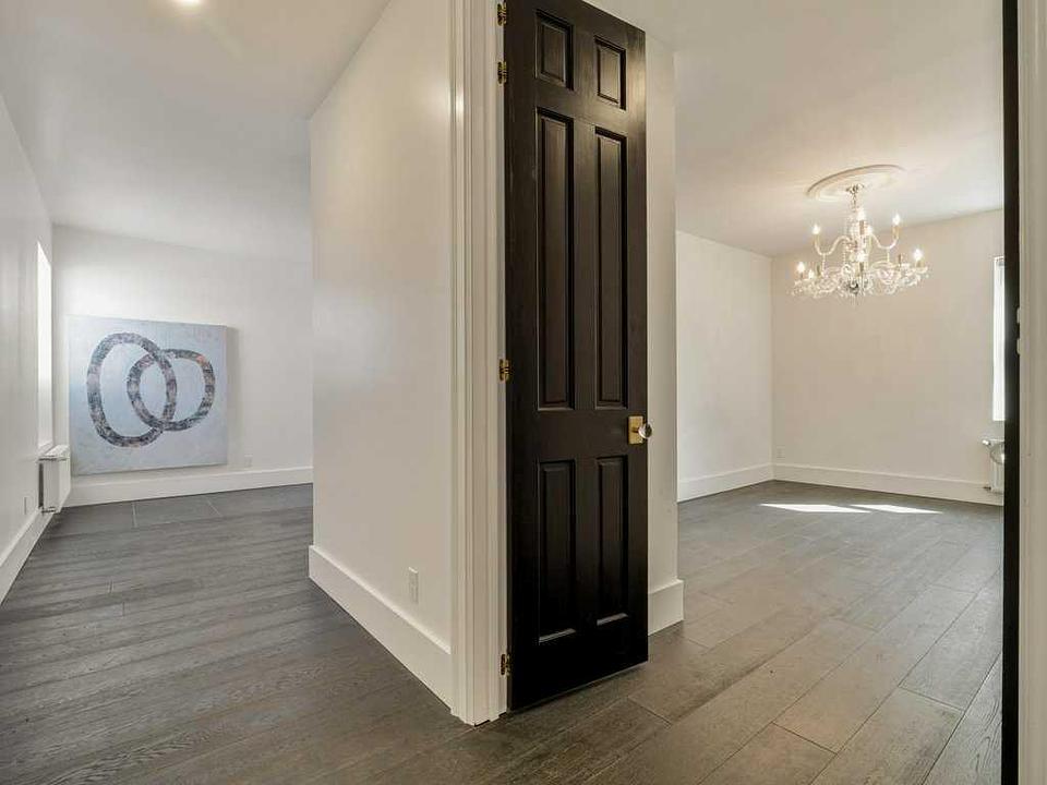 325 5 Street South, Lethbridge, AB