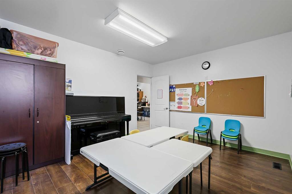 232 8A Street Northeast, Calgary, AB