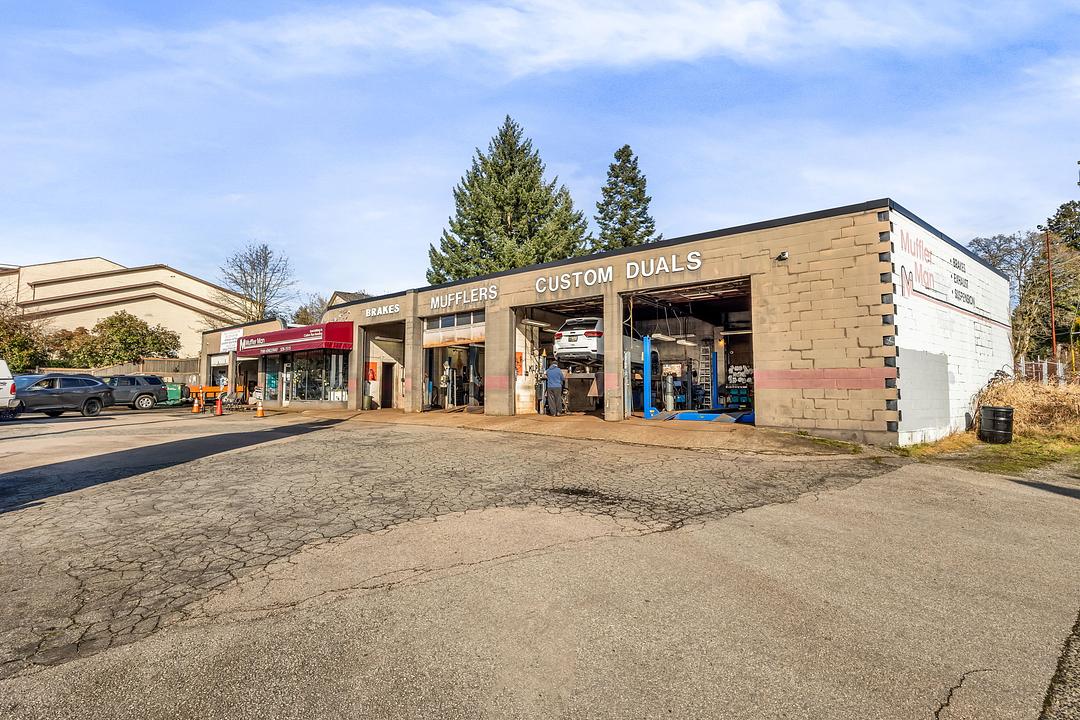7590 Kingsway, Burnaby, BC