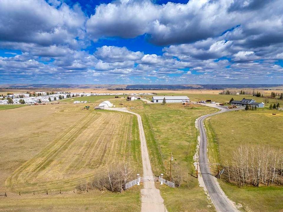 33066 Township Road 250, Calgary, AB