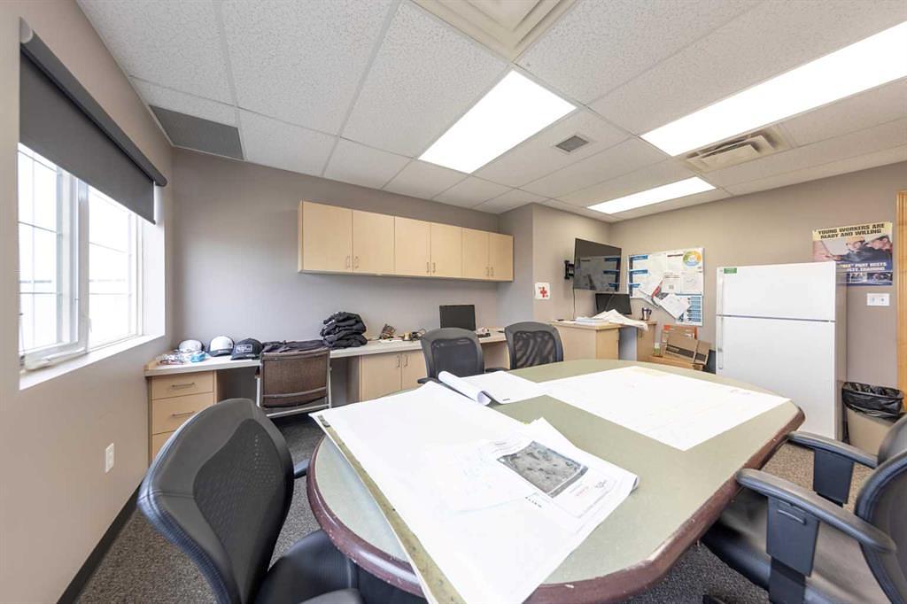 5912 50 Avenue, Lloydminster, AB