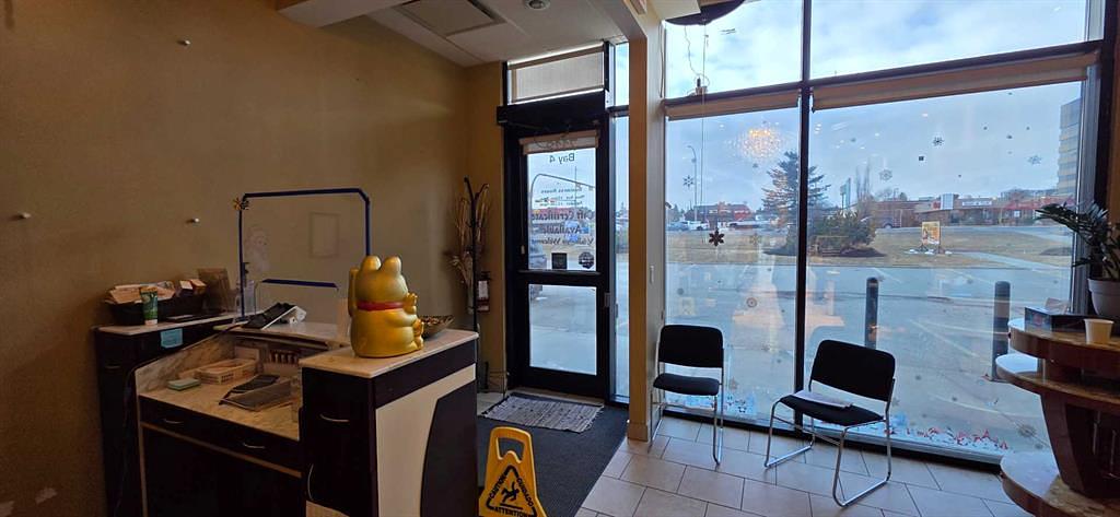 4 - 999 Macleod Trail Southeast, Calgary, AB