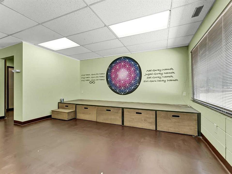 202A - 140 Maple Avenue Southeast, Medicine Hat, AB