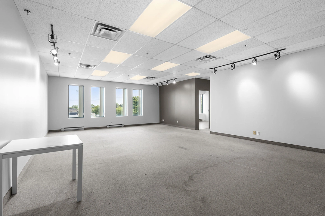 350-A - 8150 Boulevard Métropolitain Est, Montréal, QC