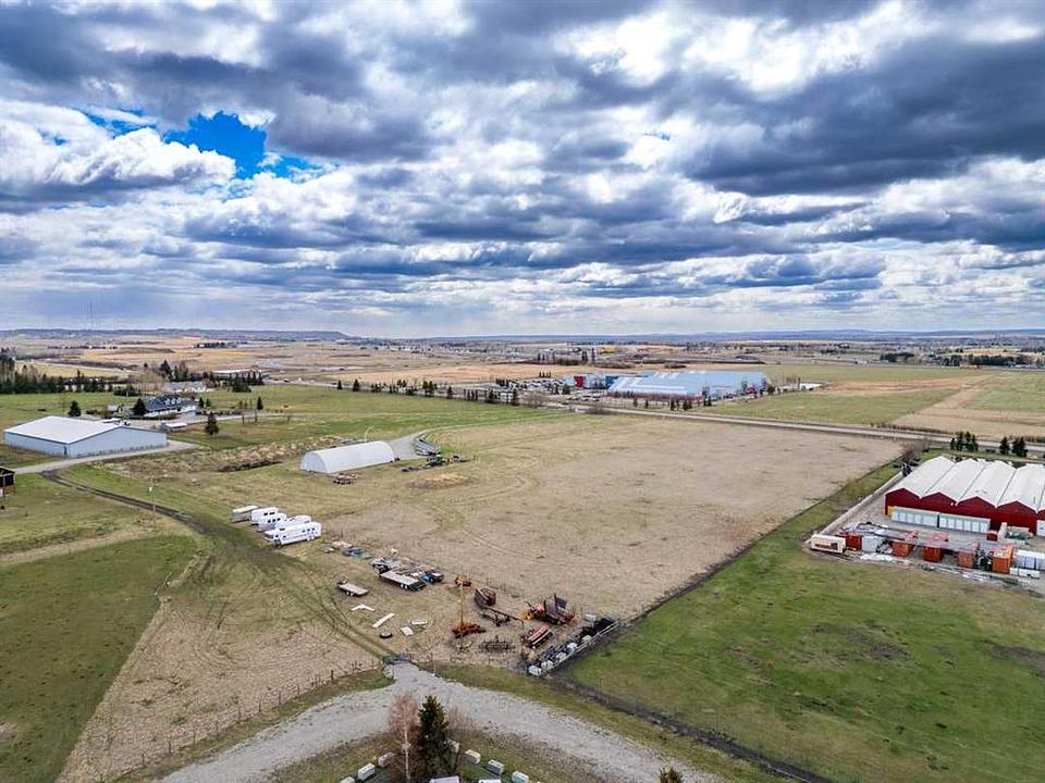 33066 Township Road 250, Calgary, AB