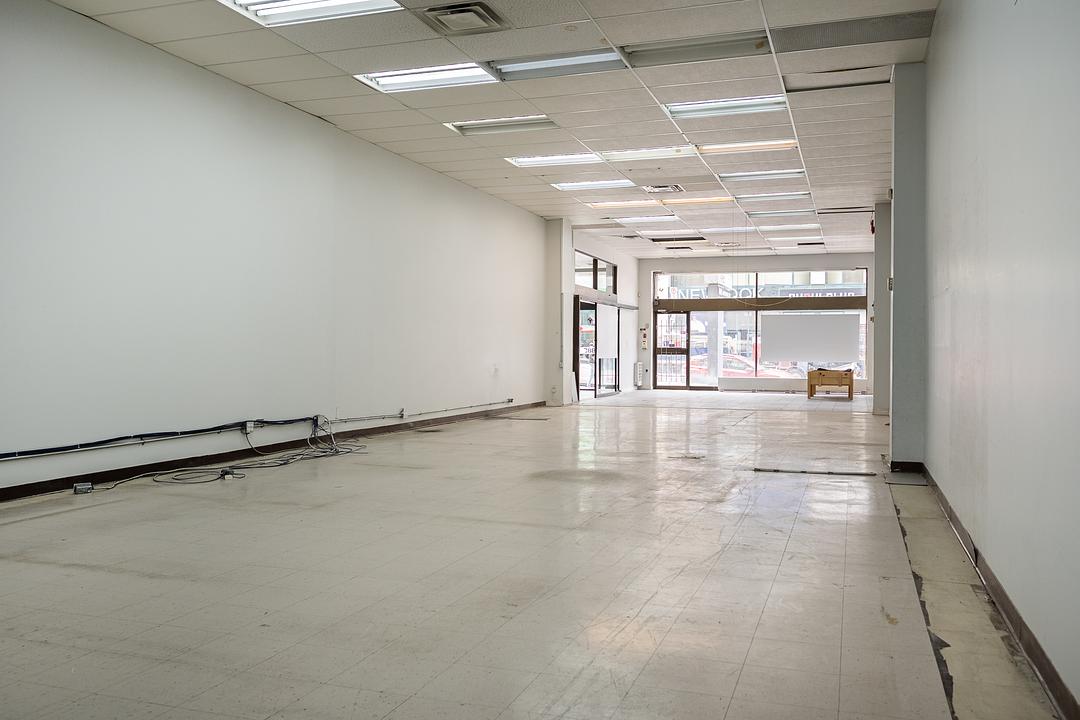 5887 Chemin de la Côte-des-Neiges, Montréal, QC