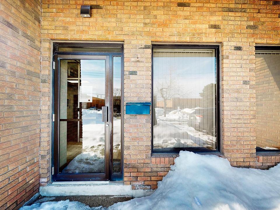 949 Kamato Rd, Mississauga, ON