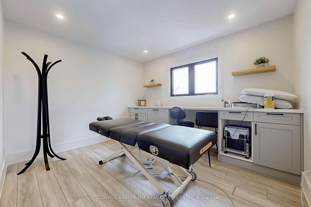 543 The Queensway South, Georgina, ON