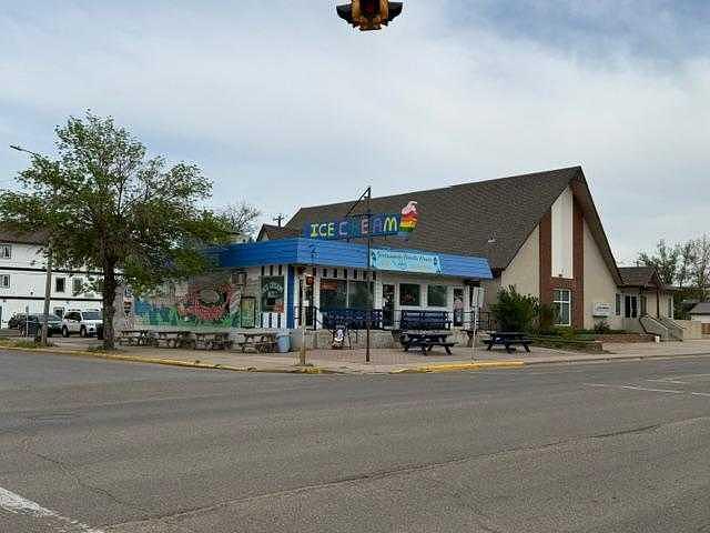 202 2 Street West, Drumheller, AB