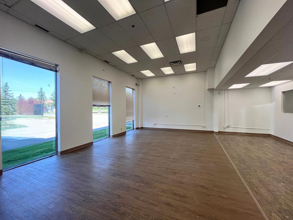 2221 41 Ave NE, Calgary, AB