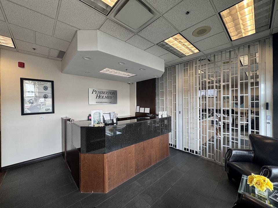 150 - 805 Cloverdale Avenue, Victoria, BC