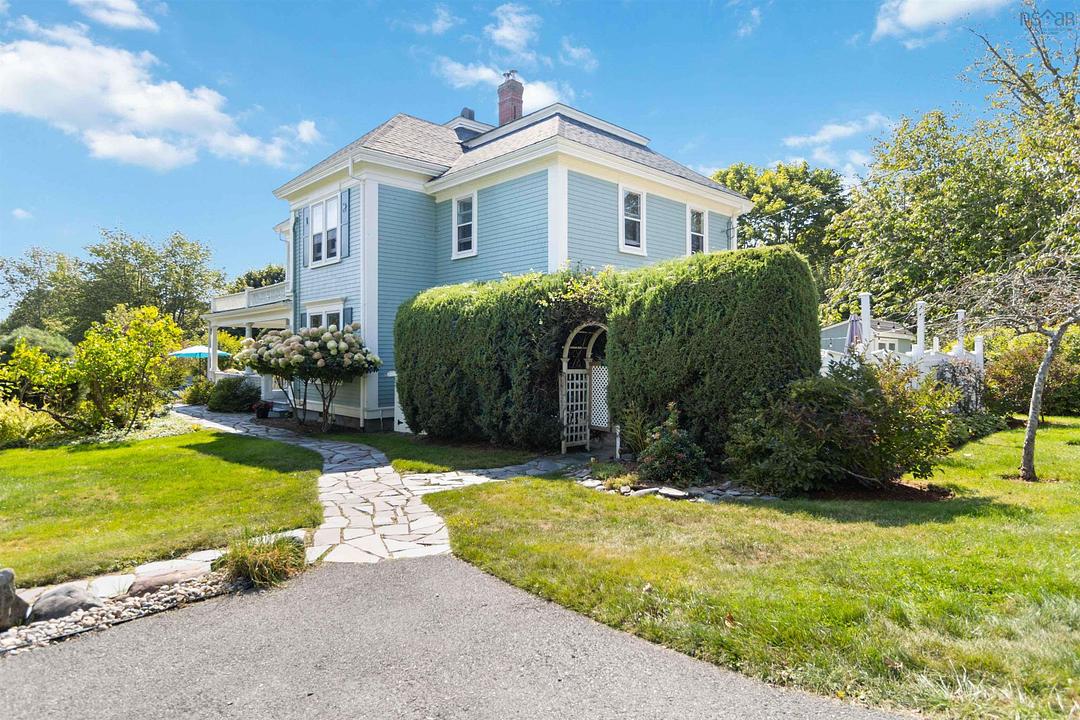 66 McDonald Street, Lunenburg, NS