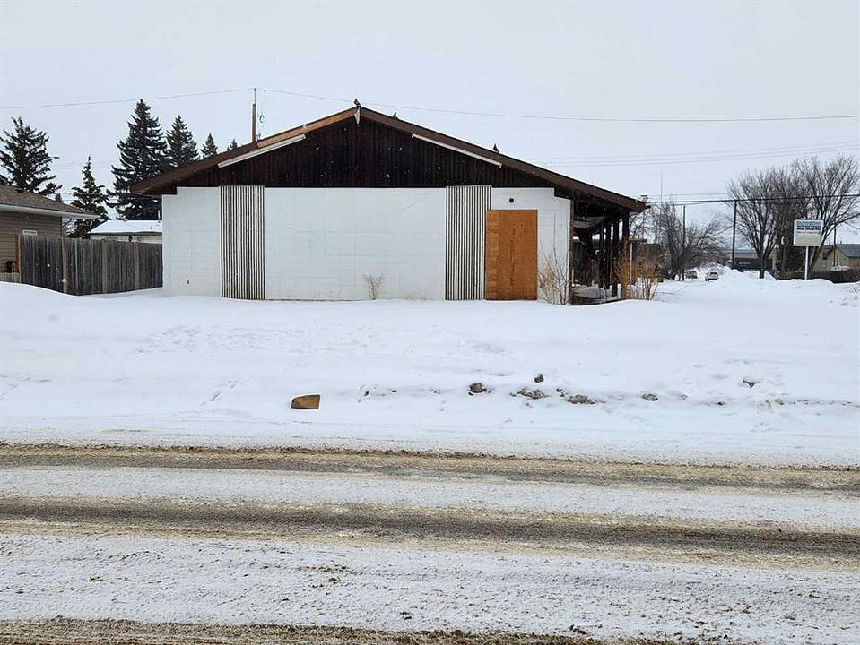 5502 50 Street, Lloydminster, AB