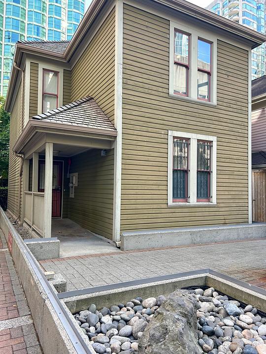 827 Hamilton Street, Vancouver, BC