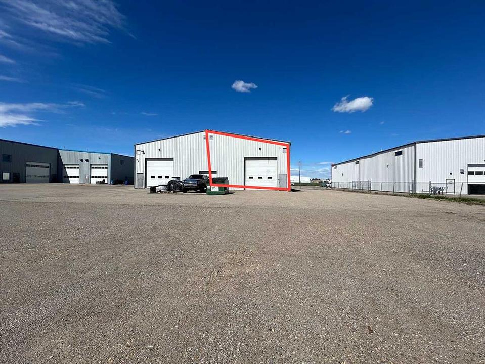 B - 1025 36 Street North, Lethbridge, AB