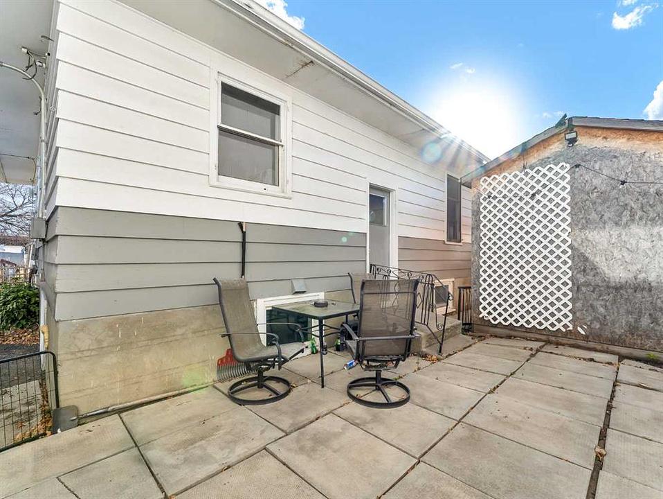 Kingsway Avenue Southeast, Medicine Hat, AB