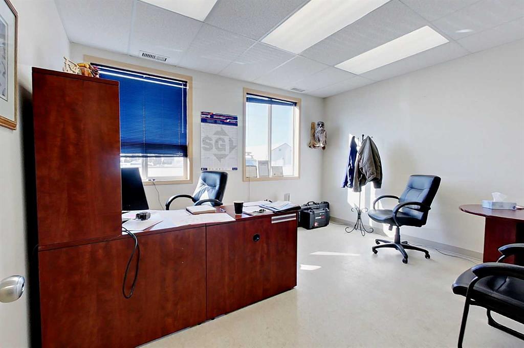 3 - 8 Gateway Boulevard, Alhambra, AB