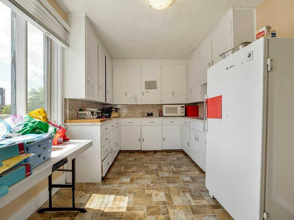327 10 Street South, Lethbridge, AB