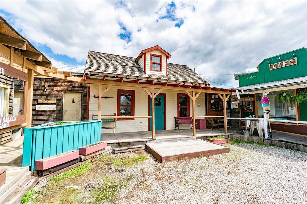 44 Main Street East, Big Valley, AB