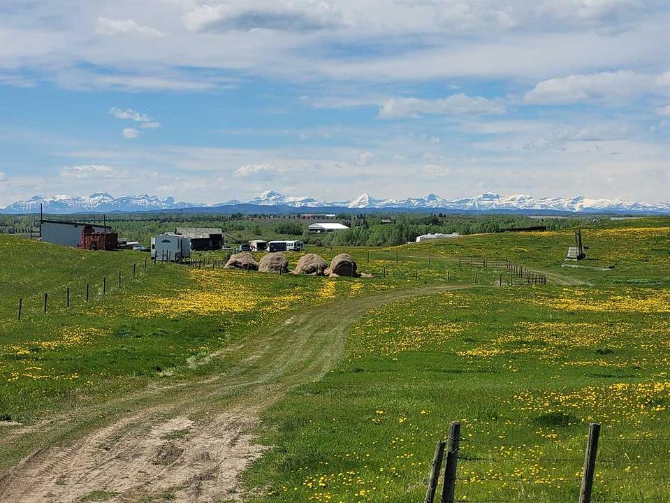 272065 Lochend Road, Rocky View County, AB