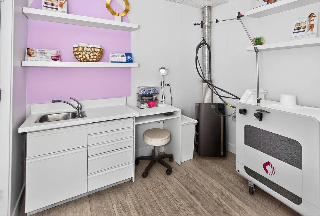 12085 CONFIDENTIAL, North Vancouver, BC