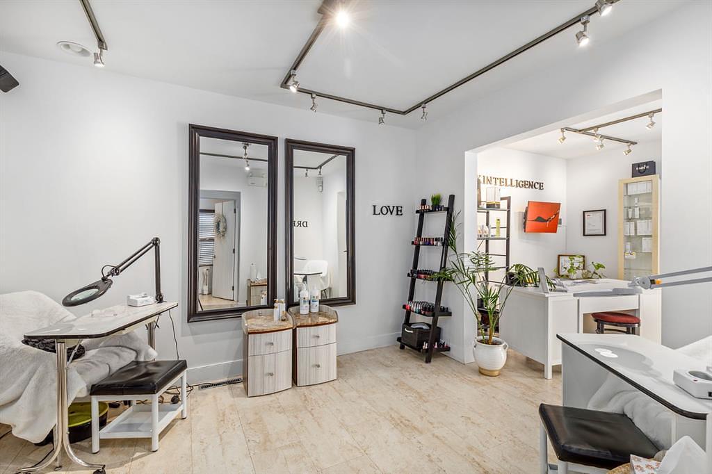 2032 34 Avenue Southwest, Calgary, AB