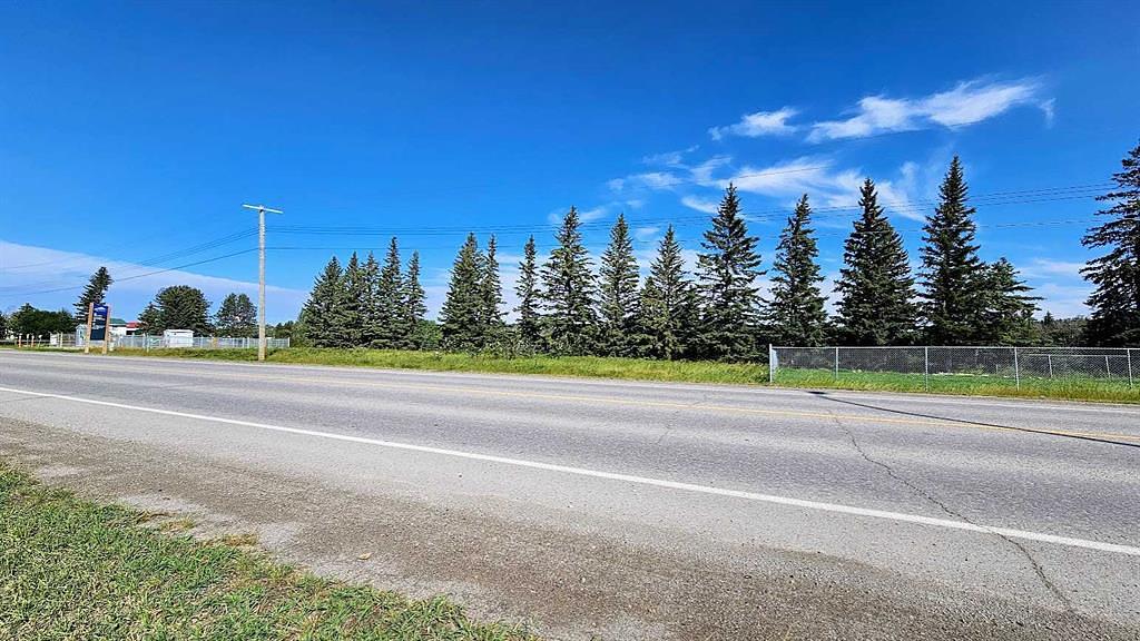 716 Main Avenue West, Sundre, AB