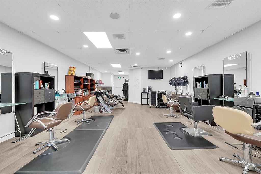 222 16 Avenue Northeast, Calgary, AB